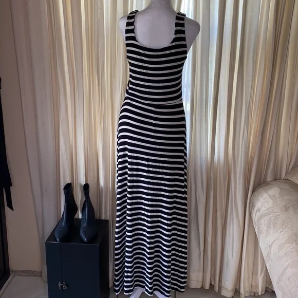 Old Navy | Striped Maxi Jersey Dress - Picture 2 of 11